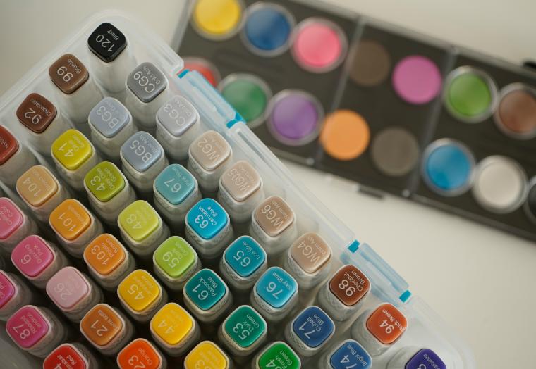 packet of alcohol ink markers